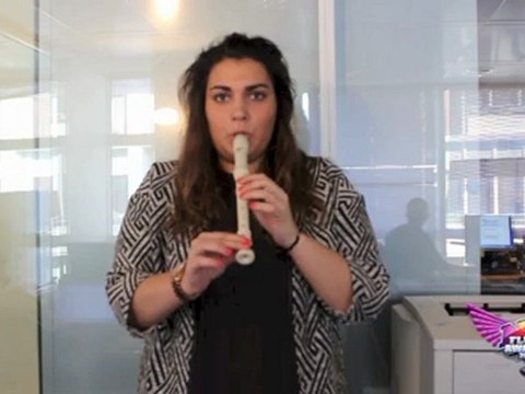 Oriane joue Britney Spears - Baby One More Time à la flûte