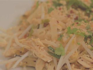 Descargar video: How to Make Thai Chicken with Rice Noodles