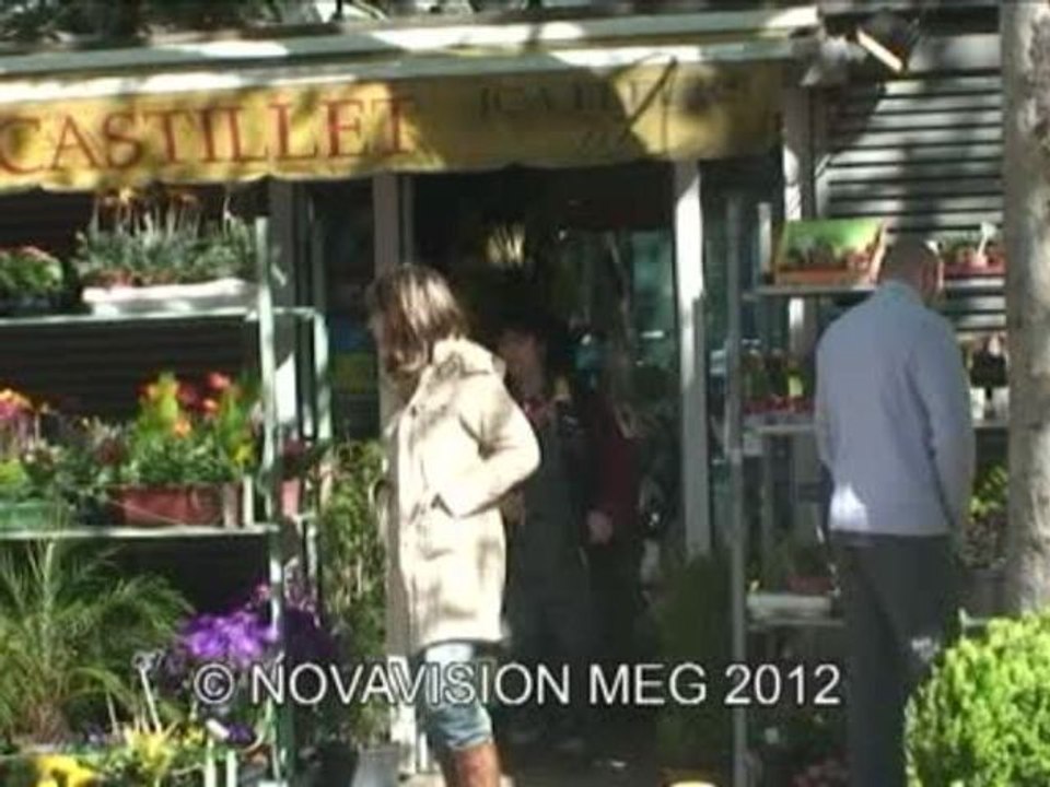 Hidden Camera Prank : Pee break at the Flower Shop !
