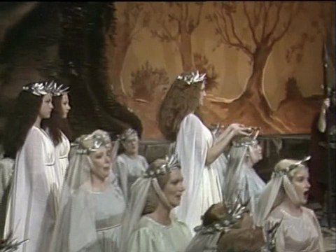 Norma / V. Bellini / Act 2 /Oroveso,Choir ''squilla il bronzo , Guerra''