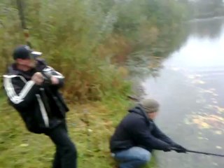 combat avec un brochet  (cassé à bord )