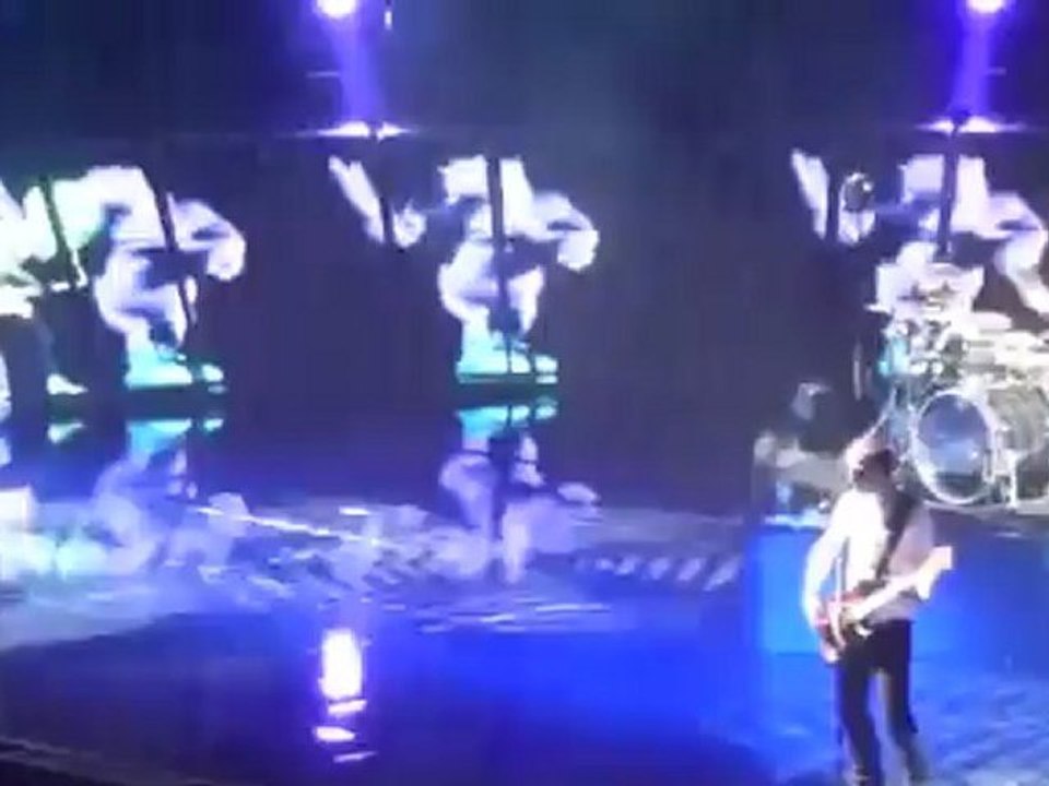 Panic Station - Muse live @ Arena, Montpellier, 16/10/12