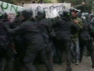 Italian protesters clash with police