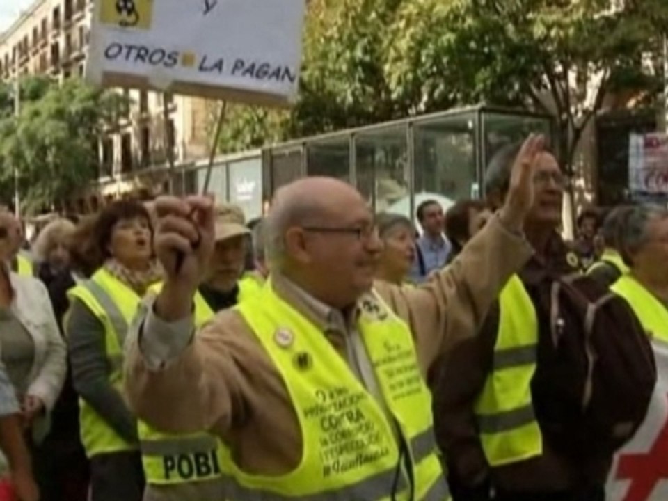 Grandparents scuffle with police over Spain austerity cuts