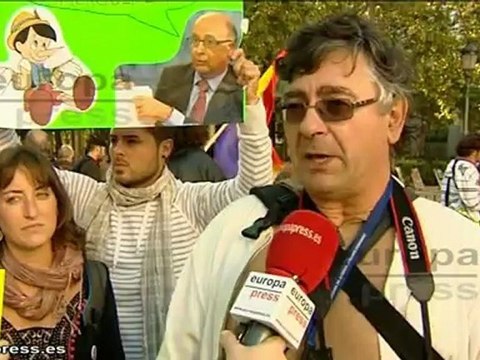Cientos de personas en la marcha hacia el Congreso