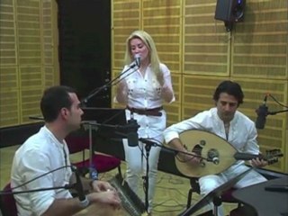 Hilal Yüzer &  İki Kelime ~  Aşkı seninle tattı, hicrânla yandı gönül