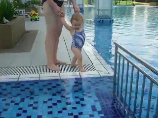 Au bord de la piscine