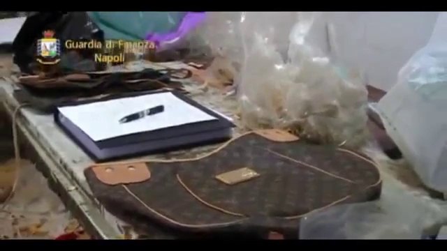 Napoli - False Louis Vuitton sequestrata fabbrica (26.10.12)