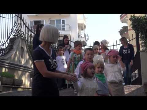 Aversa (CE) - La vendemmia alla scuola Froebel (25.10.12)