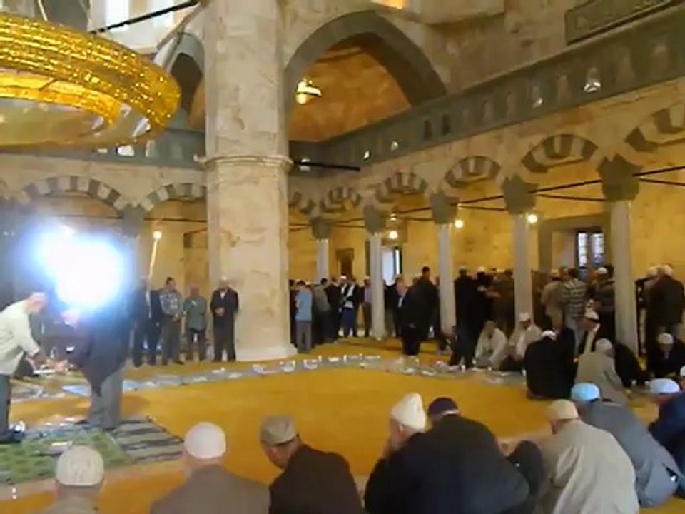 eynesil camiinde bayramlaşma