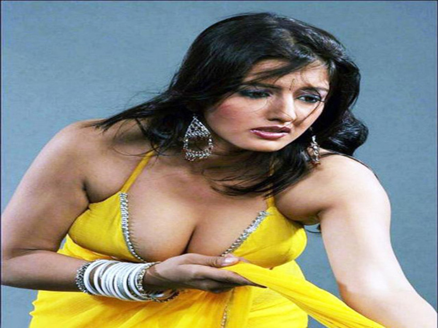 Moynali kiyimlardagi eng jozibali qizlar