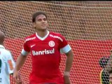 Internacional derrota o Palmeiras em jogo polêmico