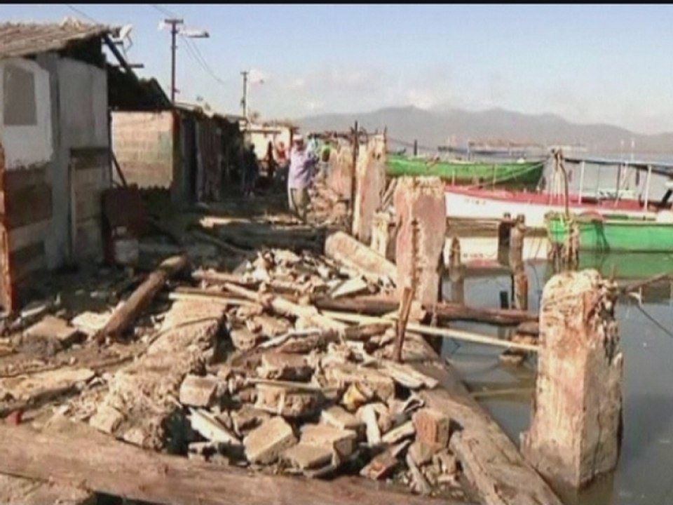 Cubans clean up after Hurricane Sandy