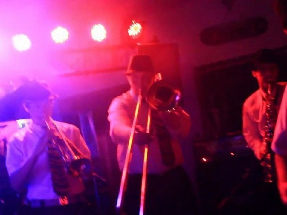 Yo-yo Demo & Live Ska Music - Luke Renner