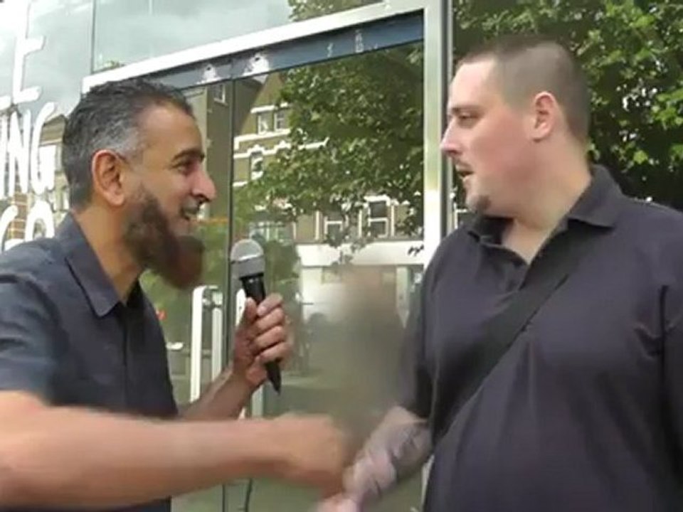 Islam in UK : Christian Converts to Islam 'Live'