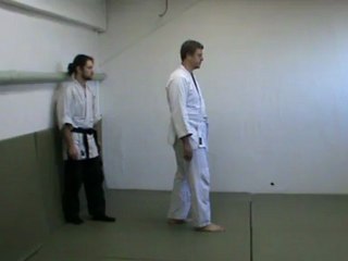 Ushiro ryote dori : neutre (f1, n1) sortie 1