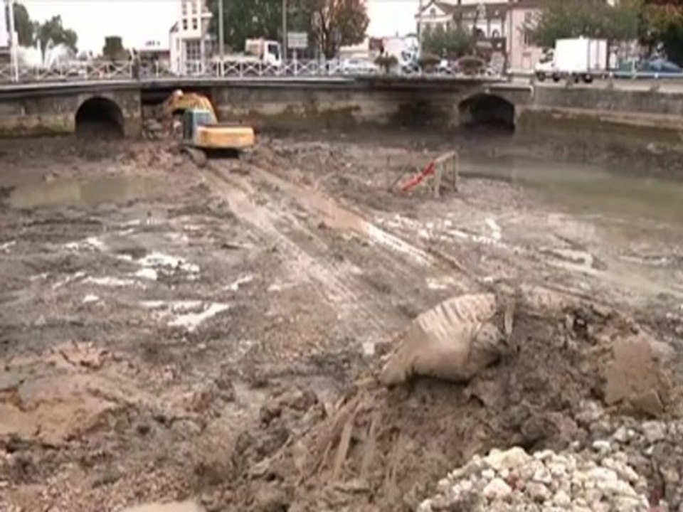 Le curage du bassin de la Préfecture terminé (Troyes)