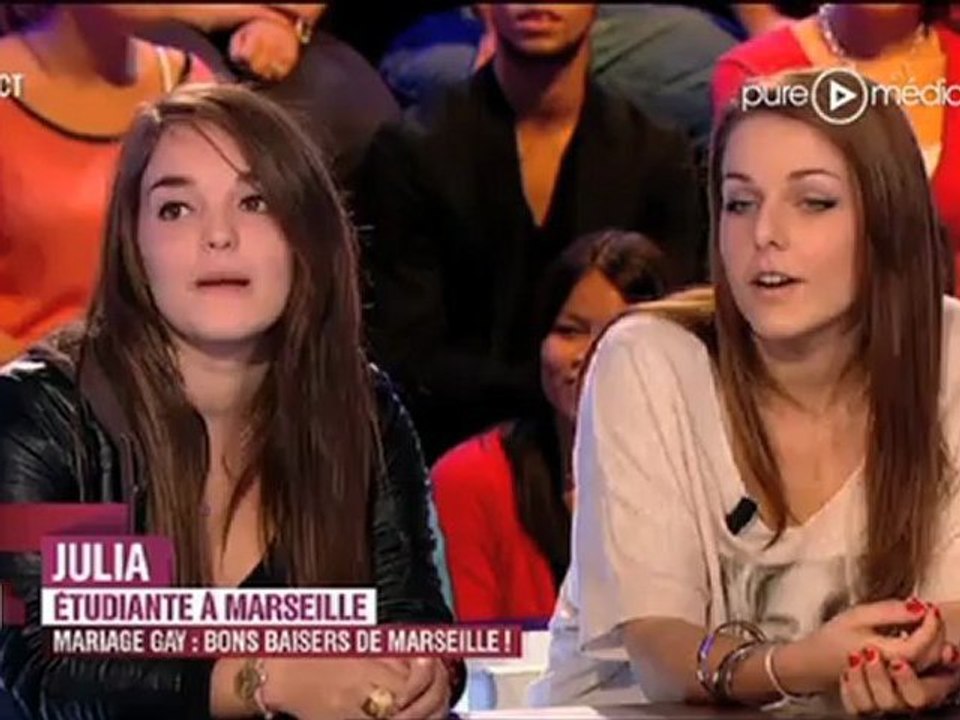 Baiser lesbien : elles s'expliquent dans "Vous trouvez ça normal ?"