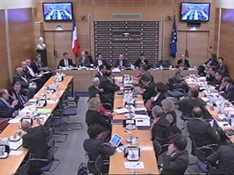 Commission des lois : Questions d'Eric Ciotti à M. Valls sur les crédits pour 2013 de la mission Sécurité