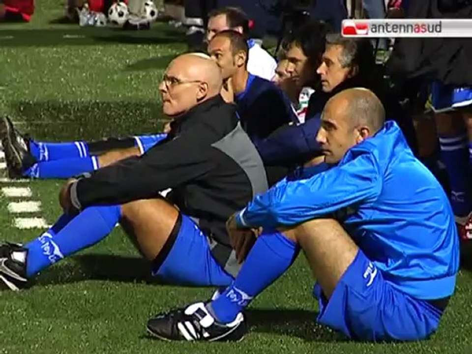 TG 29.10.12 Bari, in campo per beneficenza parlamentari, diplomatici e commercialisti