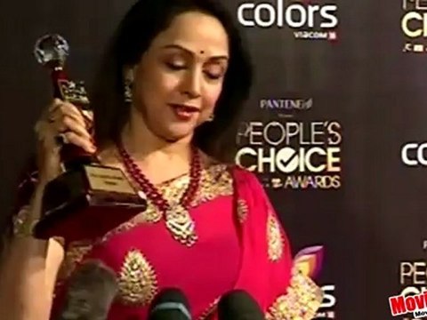 Hema Malini Wins 'Ageless Beauty Award' @ People's Choice Awards India 2012