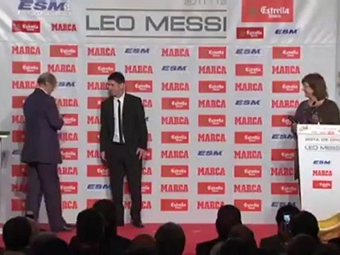 Messi recibió el galardon de la Bota de Oro y la dedica a sus compañeros