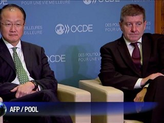 Hollande fixe un rendez-vous annuel aux grandes organisations