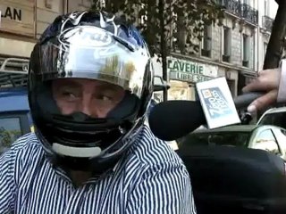 Autos-et-motos-duel-en-ville