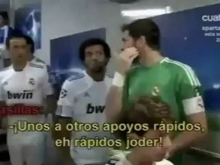 لاعب ريال مدريد مسعود اوزيل يقرأ القران قبل المبارة