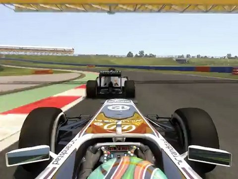 F1 2011 - GP d'Inde - Kier vs Schumacher et Buemi en onboard