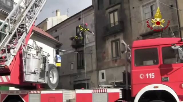 Potenza - Terremoto nel Pollino 13 - Parti pericolanti Laino (29.10.12)