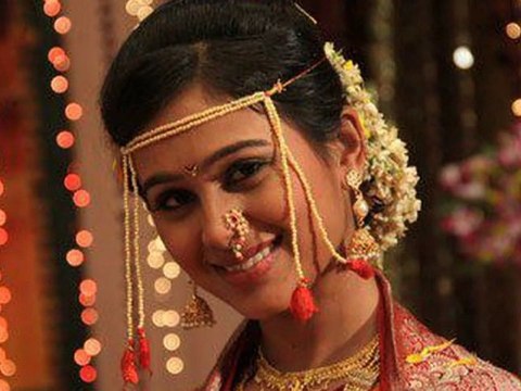 Tu Tithe Me Fame Mrunal Dusnis To Debut In Marathi Movie Shrimant Damodar Pant [HD]