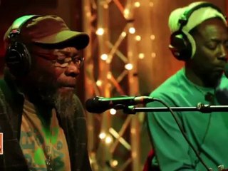 Clinton Fearon - Watch This Sound (reprise de Slim Smith & The Uniques) en Mouv'Session