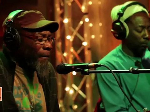 Clinton Fearon - Watch This Sound (reprise de Slim Smith & The Uniques) en Mouv'Session