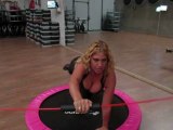 Monyafitness e Giwa esercizi in propriocezione con la Flexi Bar Butterfly sul trampolino elastico