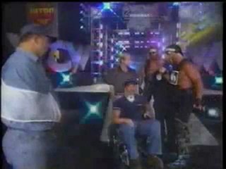 Hulk Hogan Attacks Buff Bagwell (Nitro 7_13_98)