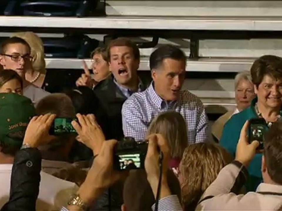 Obama, Romney suspend campaigns to focus on Sandy