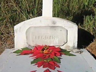 Entretien des tombes militaires à Madagascar