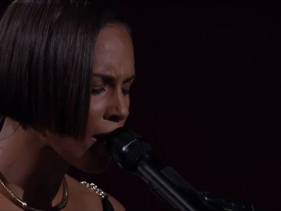 Alicia Keys - Girl on Fire - HD 2012