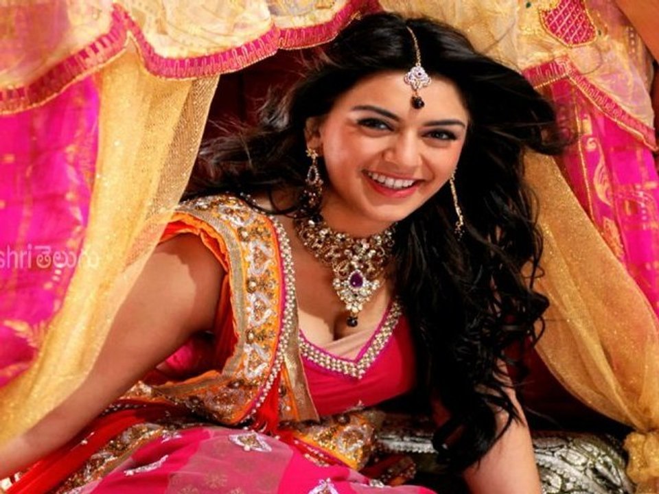 Manchu Vishnu Denikaina Ready Team Theatre Visit - Tollywood News [HD]