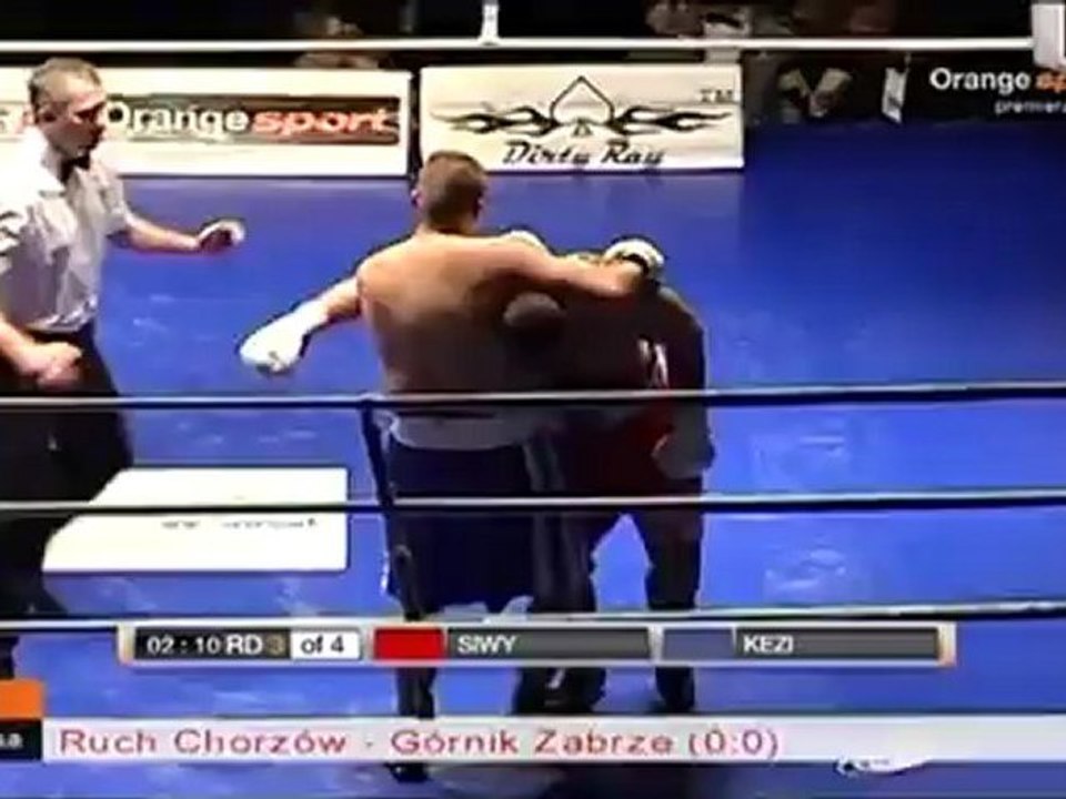 2012-10-27 Marcin Siwy vs Zsolt Kezi