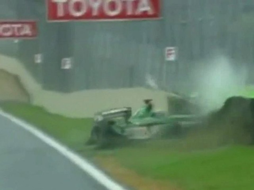 Webber and Alonso Crash in Brazil 2003