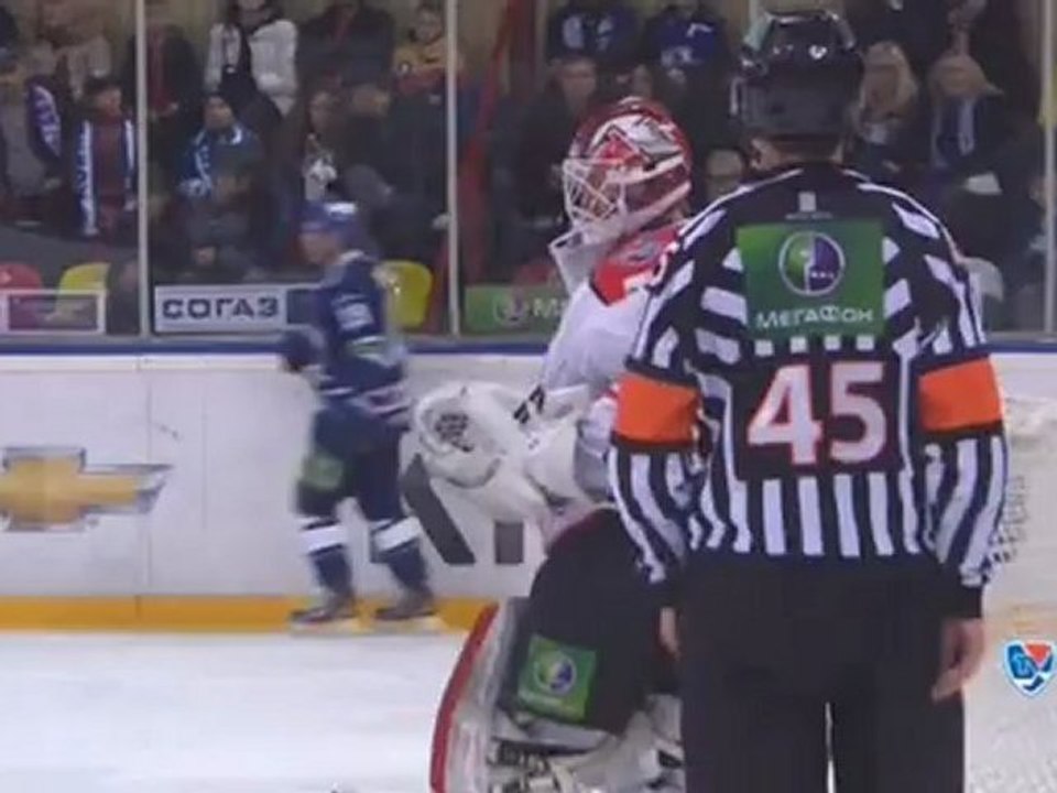 Hockey. 2012.10.31. KHL 2012-13. RS. Dinamo Moskva - Donbass. [rgfootball.net] 3й