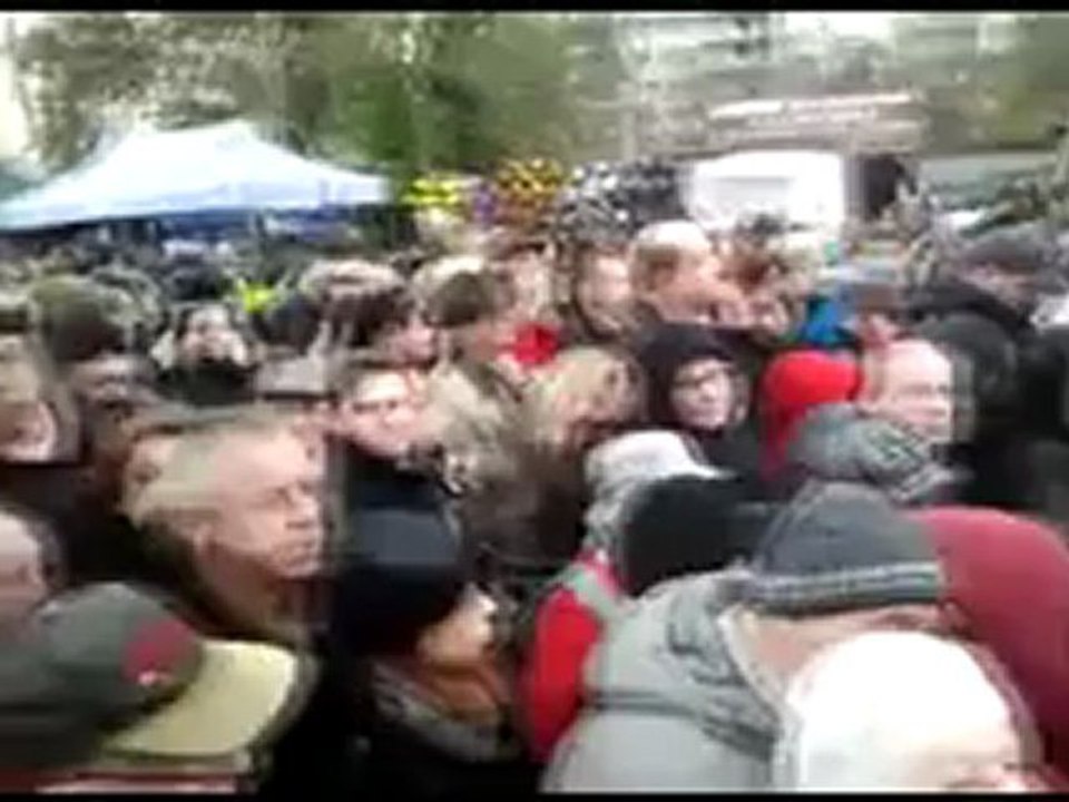 Za czym kolejka ta stoi