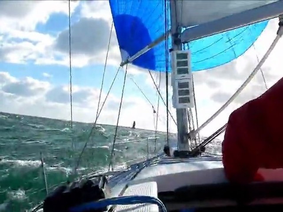 2012 oct, Electron libre e² sous spi en baie de Quiberon par 30 noeuds