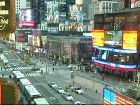 Time-lapse shows Times Square coming back to life