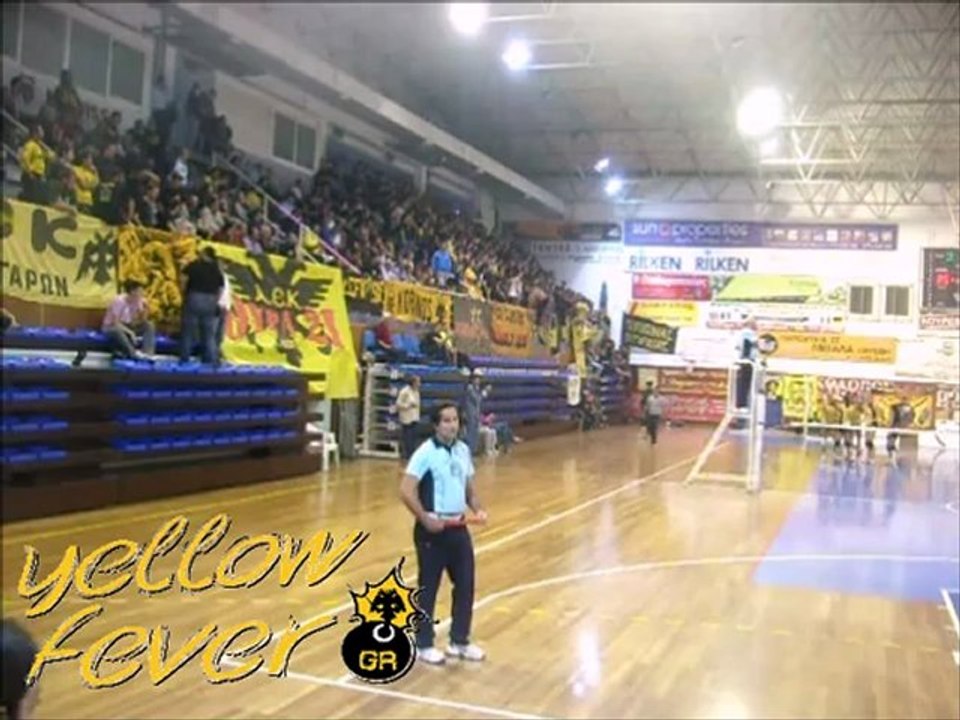 Στιγμές από την κιτρινόμαυρη εξέδρα του ΑΕΚ-Βριλήσσια (3-0 σετ)