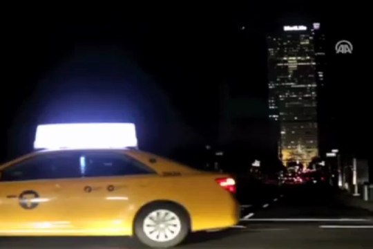 Manhattan karanlıklara gömüldü