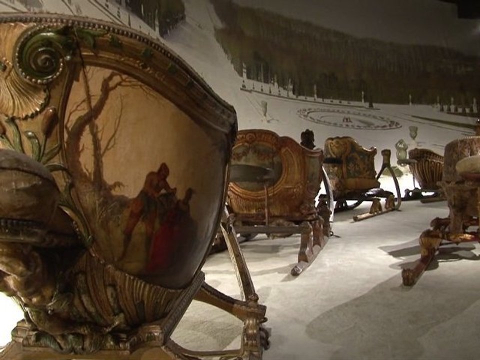 LSF - L'ASSOCIATION TREFLE FAIT DECOUVRIR L'EXPOSITION "ROULEZ CARROSSES !" AU PUBLIC SOURD