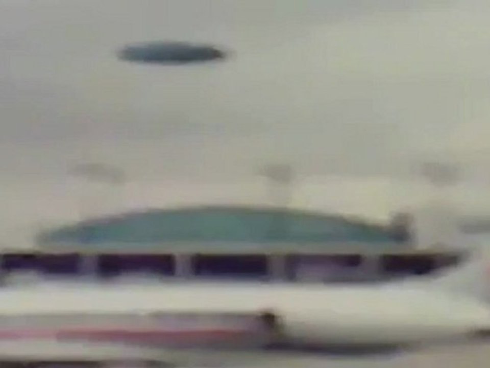 UFO . Airport. Chicago .2006